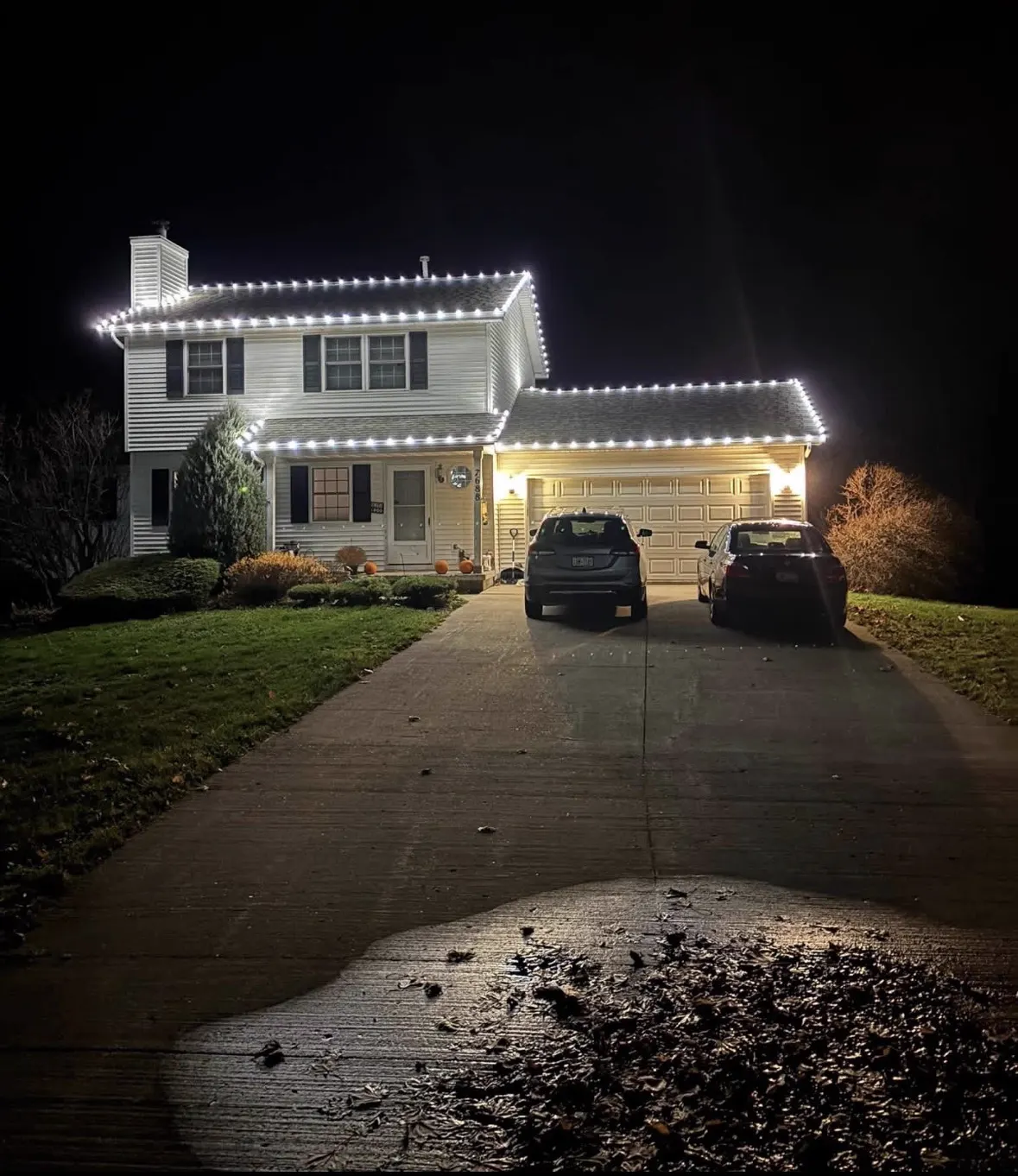 Evenly spaced holiday lights on a home in Rochester NY
